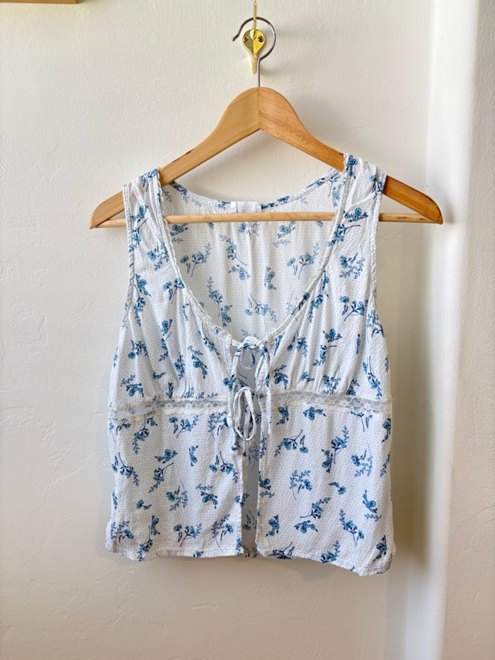 Sienna Sky White Tank Top with Blue Polka Dot Floral Tie-Front Lace Detail Sz L